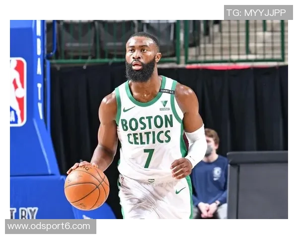 乔治开场火力全开3分钟内4投4中独取11分展现强大攻击力