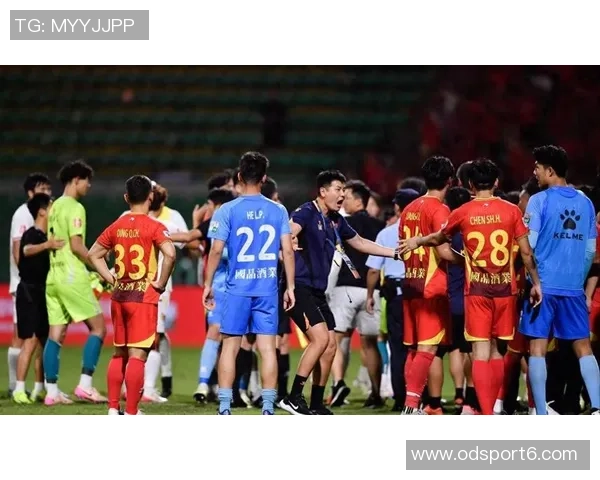 广西外援阿萨莫阿遭遇颈椎骨折意外撞坏场边LED广告牌引发关注