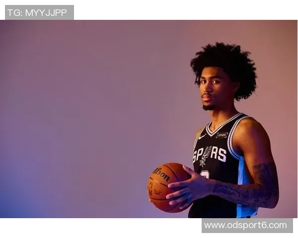 哈珀谈球队团结精神强调成员间互助与共同成功的重要性