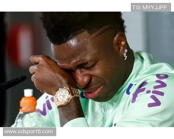 维尼修斯情绪失控引发启蒙教练关注期待他更成熟的表现